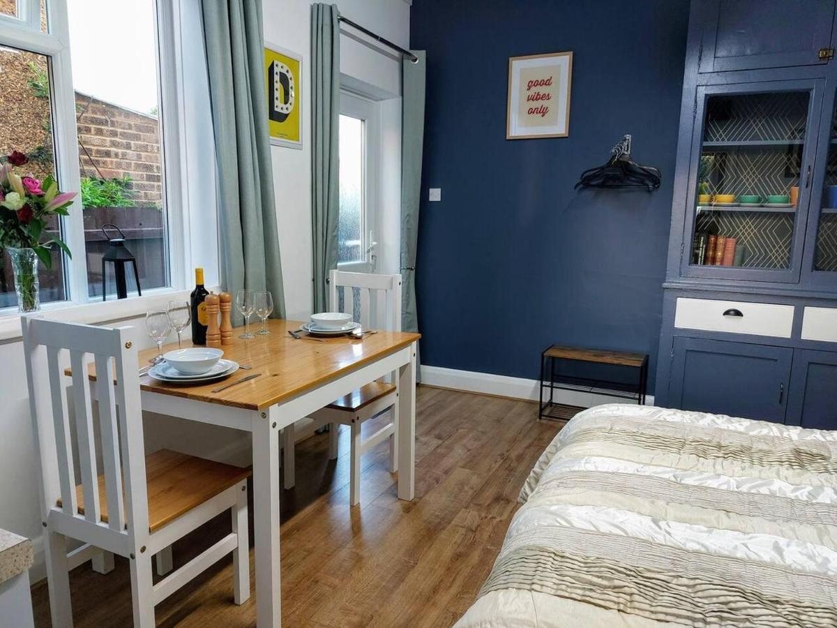 Inviting 1-Bed Apartment In 荷尼湾 外观 照片