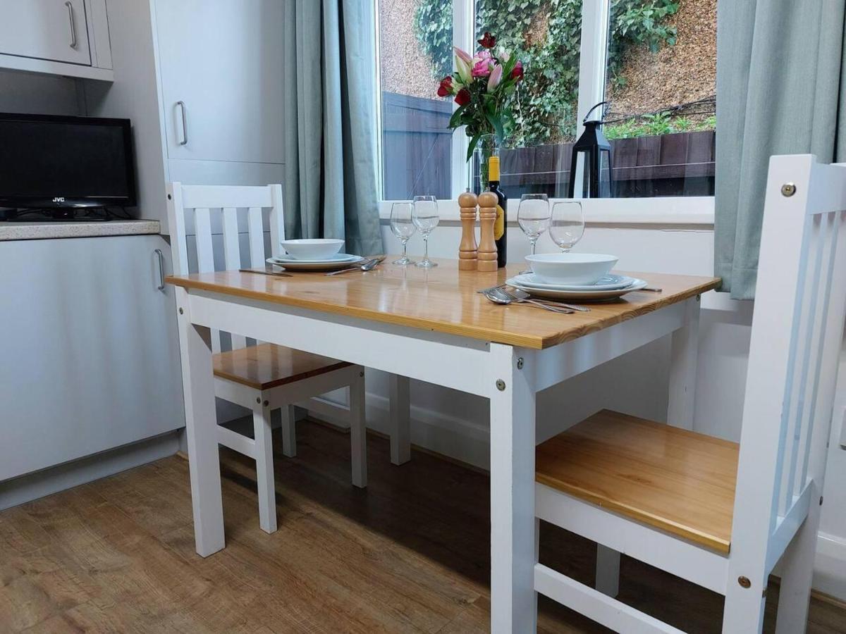 Inviting 1-Bed Apartment In 荷尼湾 外观 照片
